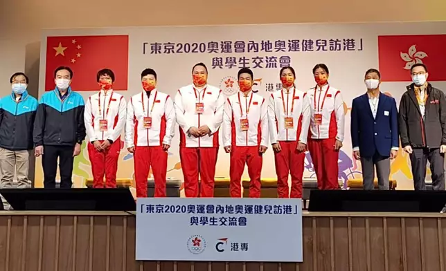 代表團成員與200多名學生交流。