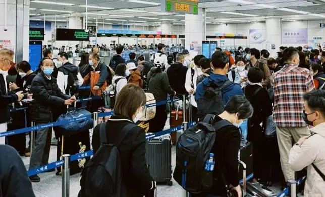 大批人等候過關北上深圳。小紅書網民圖片