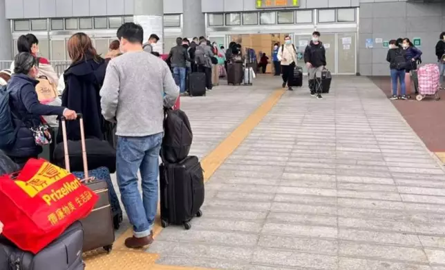 部分市民過關等候超過3小時。小紅書網民圖片