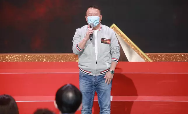 曾志偉代表TVB上台發言。