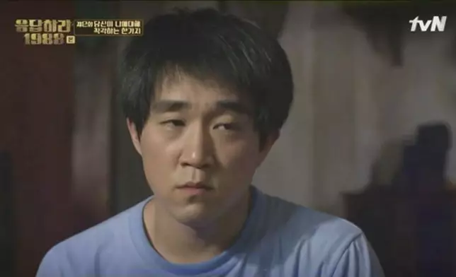 崔盛元在《請回答1988》中飾演德善弟弟成餘暉（網上圖片）