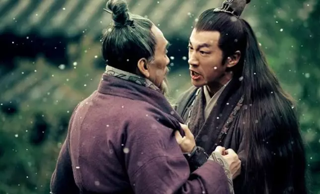 影視劇中的王允(左) 施連環計，激發呂布殺掉董卓。(網上圖片)
