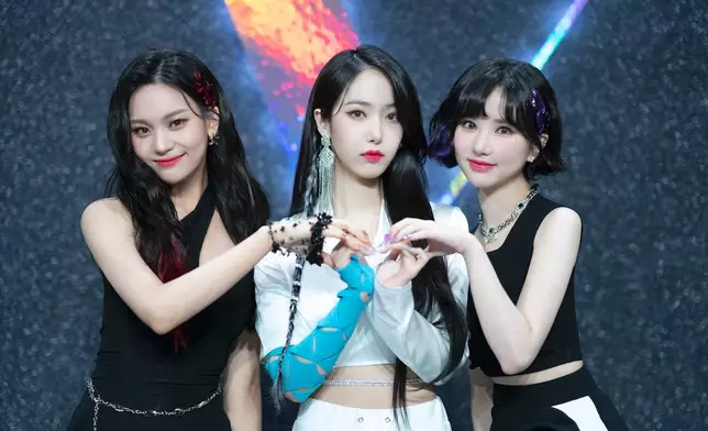 VIVIZ昨日正式出道（網上圖片）