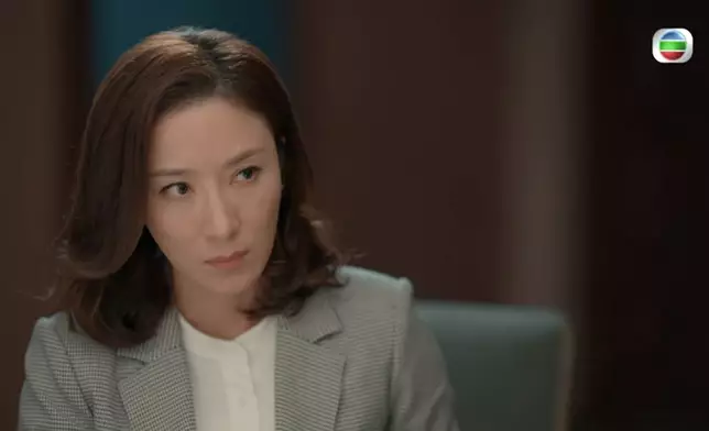 甄芯睇到嬲嬲地，但依然竭力壓抑自己情緒。