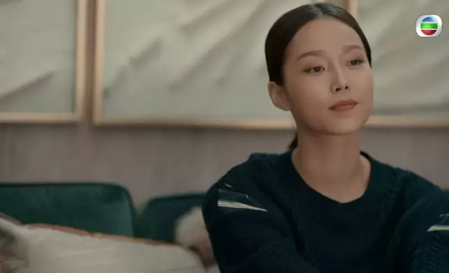 小三展示勝利笑容。