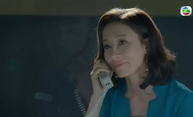 然後，甄芯竟然笑起上嚟，呢種反應仲恐怖過大吵大鬧。