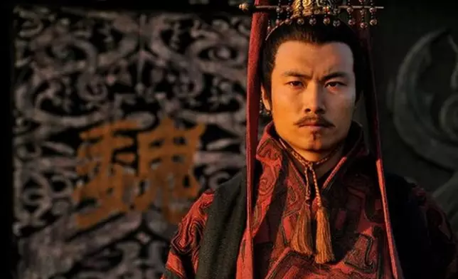 電視劇《三國》中的曹丕(于濱飾)。