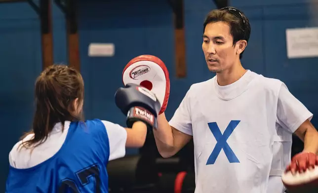 Shaun係正式對打前，有親自同女學員進行操練。