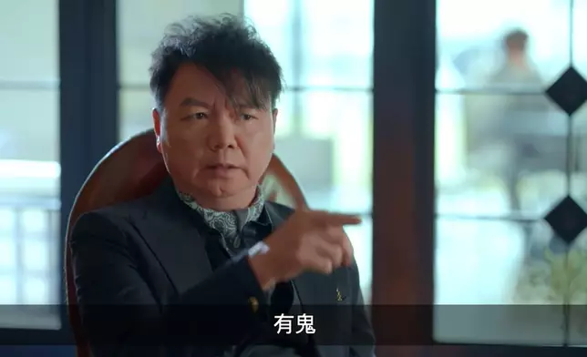 佢決定幫個女報仇，所以經常借故嚇彩薇。
