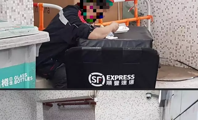 有網民見到一名速遞員屋苑路邊吃飯，有感影響衛生，聲稱已向管理及保安公司投訴。