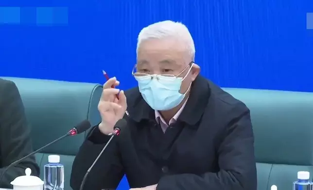 吳銀根推薦連花清瘟膠囊、龍醫正氣方等中醫的藥療。互聯網圖片