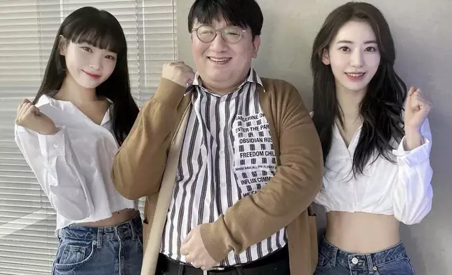 房時爀擔任LE SSERAFIM出道專輯的總製作人（網上圖片）