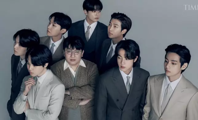 今次和公司創辦人房時爀一齊成為封面人物（網上圖片）