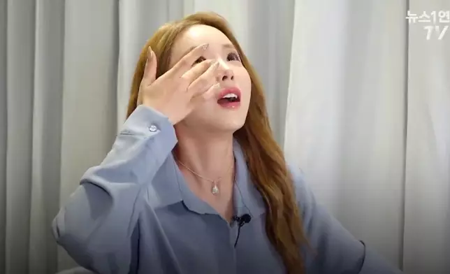 提到過去爭議時忍不住在鏡頭前哭成淚人（網上圖片）