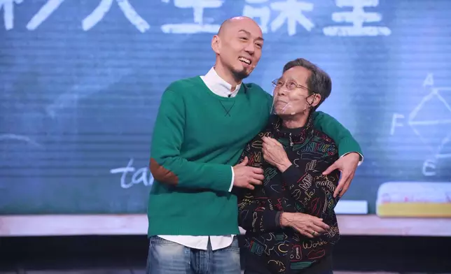 戴耀明同媽咪嘅互動輕鬆搞笑得嚟又有愛，單看照片也感受到二人有多好感情。