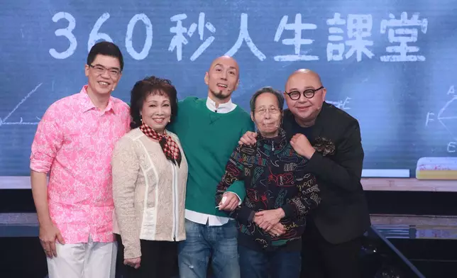 大合照：（左起）國際級著名演說家李炫華、群姐（許思敏）、戴耀明、戴媽媽、主持林盛斌