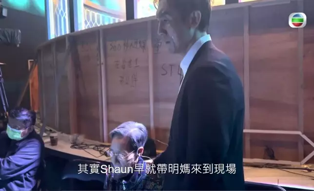 譚俊彥在台後聽好友演講時，哭成淚人！