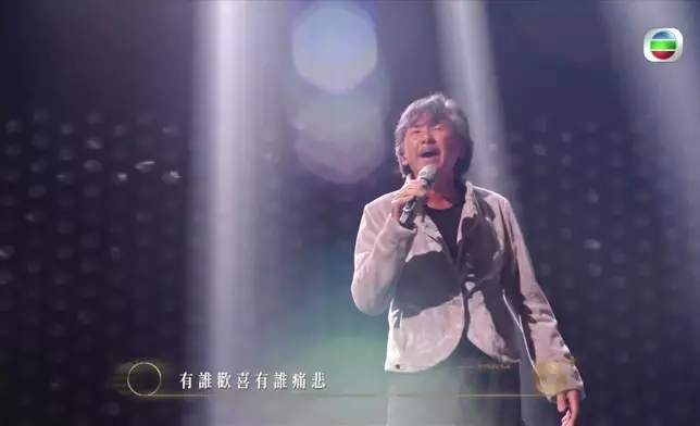 現年74歲的林子祥，獻唱串燒歌《耀出千分光組曲》中氣十足，網民大讚。