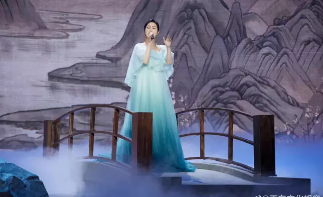 置身煙雨朦朧的場景中，演繹千年前的清明詩意。