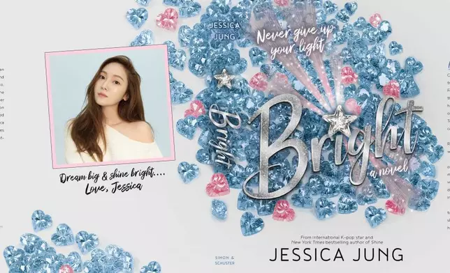 Jessica第二本新小說著作《Bright》是《Shine》的續集（網上圖片）