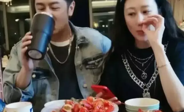 蔣麗莎於直播中反擊網民。