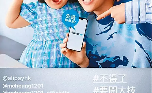 Lucy早前孖偶像MC拍廣告，被媽咪取笑是「金童肉女」。