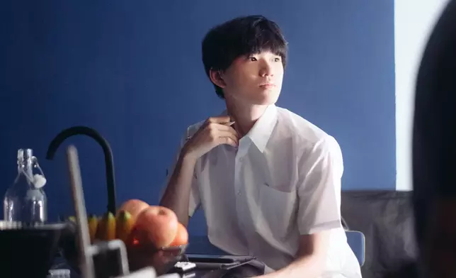 MV找來其弟吳梓楓擔任男主角。