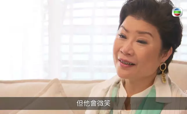 雖然Frankie已經走了，但Sabrina依然能預知Frankie對她每個言行的反應，思念及恩愛之情，盡在不言中。