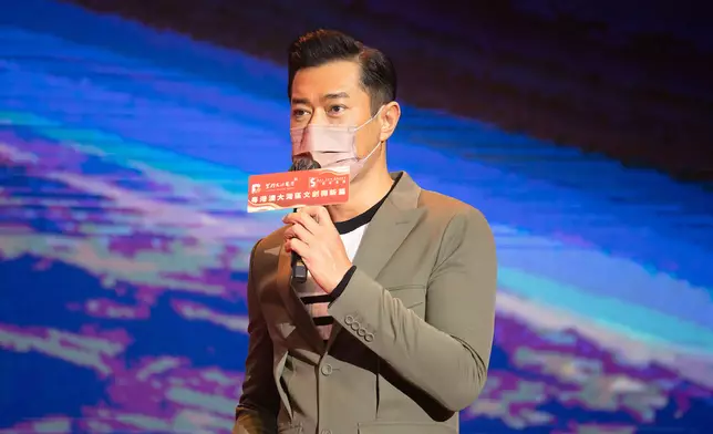 古天樂介紹電影板塊的合作。