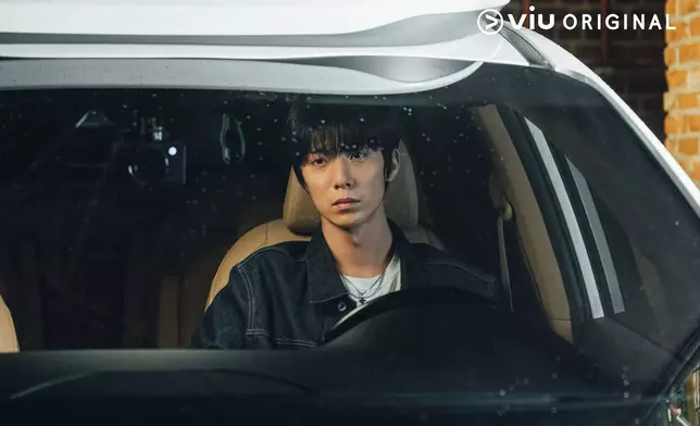 輝映原本想做模特兒，但因為身不足，所以決定報讀演技科。