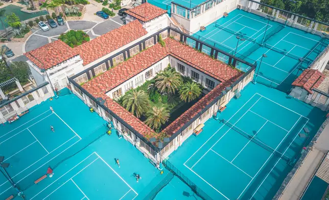 拿度網球中心座落香港高爾夫球及網球學院