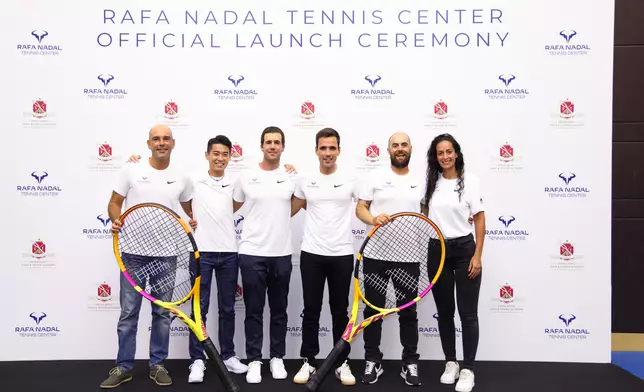 圖左起為主教練Pepe Molet、Stephen Wu、Mario Saiz Corsin、首席教練Pedro Pissarra、主教練Damian Gayo Lorenzo及副總教練Giorgia Venzi。