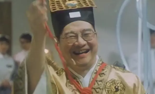 倪匡於電影《殭屍醫生》中，飾演一位茅山法師。