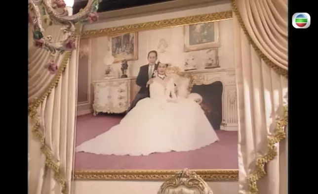 祥嫂屋企掛滿結婚相，佢仲話有好多套替換添。