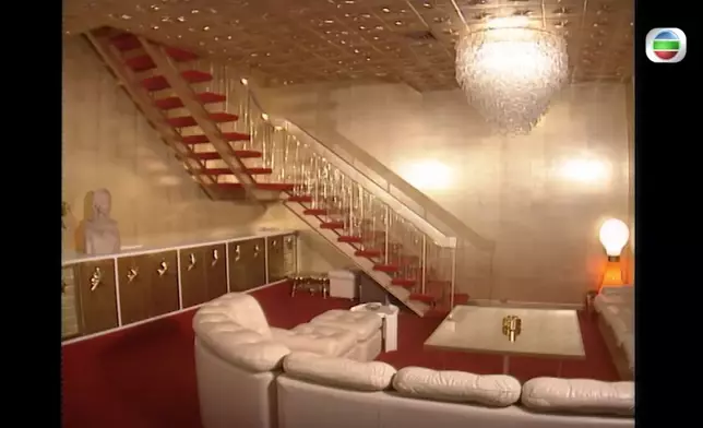 豪宅以金色做主題，名副其實「黃金屋」。