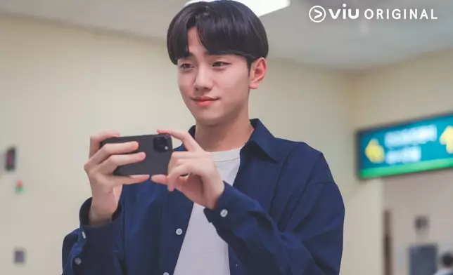 南潤壽飾演新人編輯具俊英（黃Viu提供圖片）