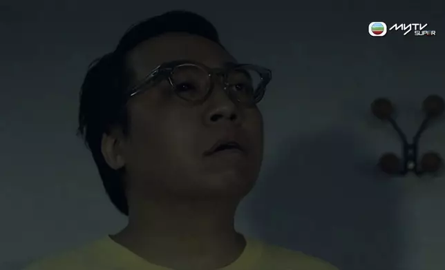 C君右眼變黑，是鬼上身徵兆。