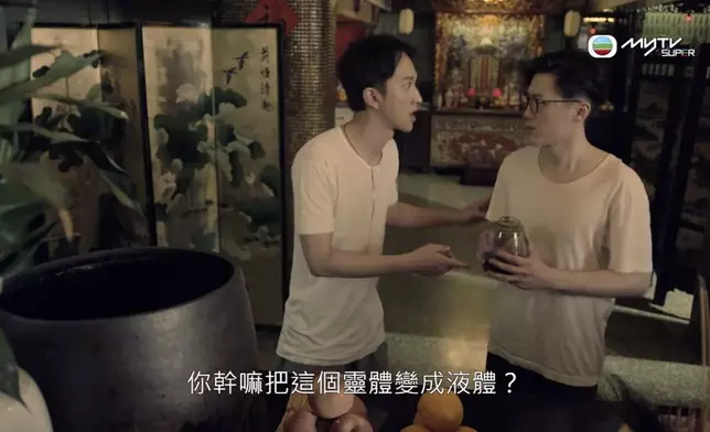 少年的尹月平（左）及歐陽暉，對道學使用見解不一致。