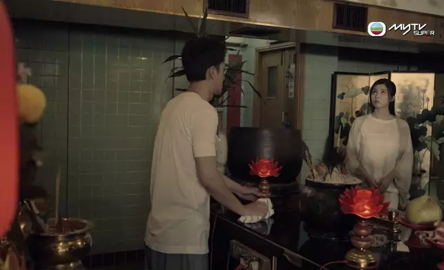 張秀文主持道堂教授弟弟歐陽暉及徒弟尹月平。