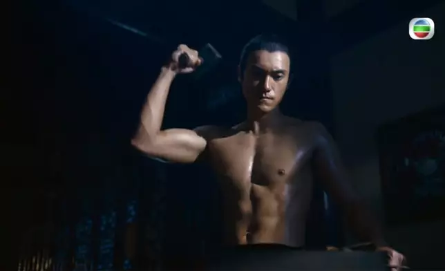 朱仔大晒爆肌。