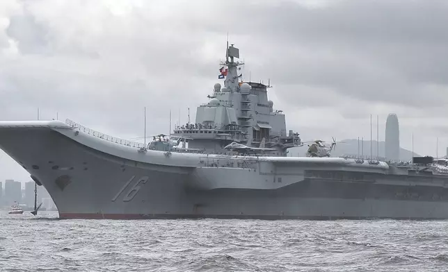 遼寧號航空母艦的服役使中國海軍正式進入航空母艦新時代 (網上圖片)
