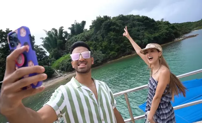 Grace與嘉賓Derek一同到訪鹽田梓，二人心情興奮。