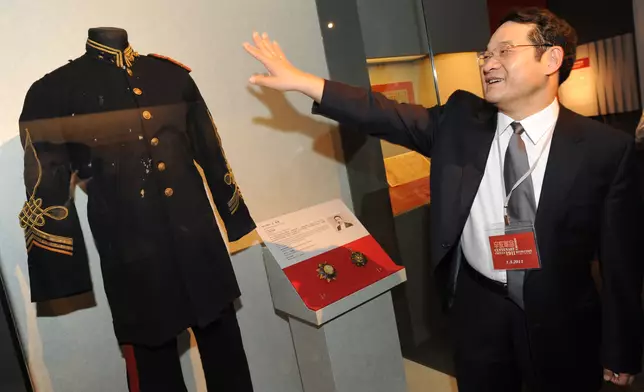2011年在「辛亥革命百周年展」展出的文物中，包括南京臨時政府副總統黎元洪的陪葬軍服及勳章。(資料圖片)