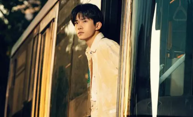 易烊千璽繼續「避世」。