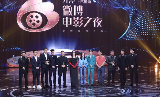 《斷橋》跟《我和我的青春》及《長空之王》等電影獲得「年度最受關注影片」。