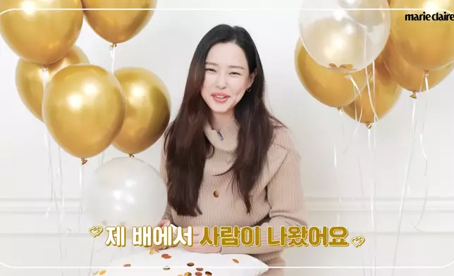 李荷妮在訪問中提起女兒立即騎騎笑（影片截圖）