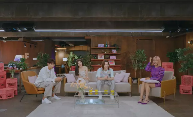 （左起）宋元錫、李先彬、金希澈、RalRal為綜藝節目《粉紅謊言》主持（Disney＋提供圖片）