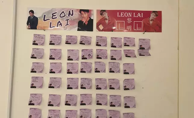到場fans可寫下心意送贈Leon。