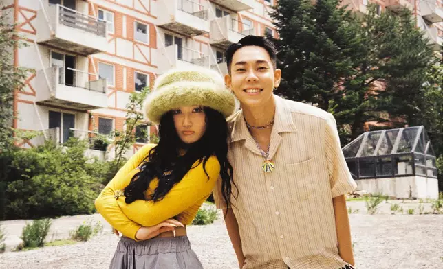 Loco和MAMAMOO成員華莎推出過幾首合唱作品亦非常受歡迎（網上圖片