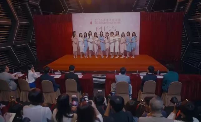 片段一開始即嚟選美記招現場。